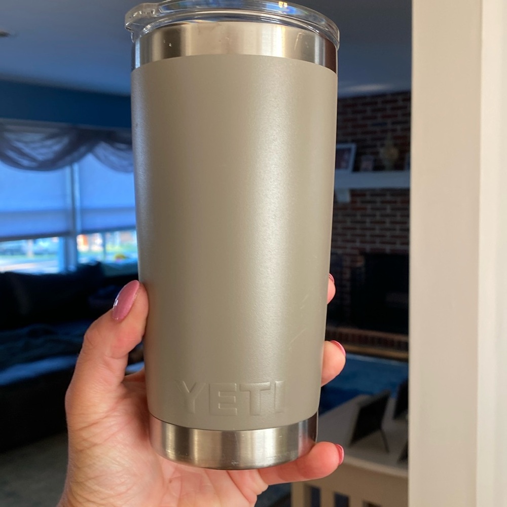 COPY - Great used condition gray 20oz yeti cup